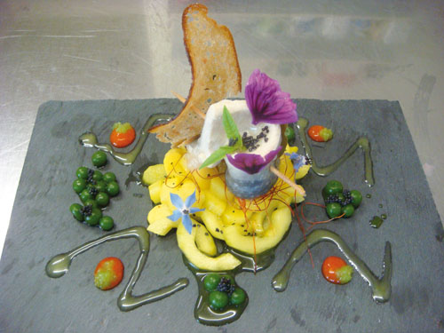 Forelle, Gurke, Petersilie, Brot, Chilli, Suess-Sauer